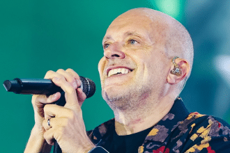 Max pezzali, scaletta concerto a napoli. Gli anni d'oro arrivano allo stadio maradona: orari, parcheggi e come arrivare