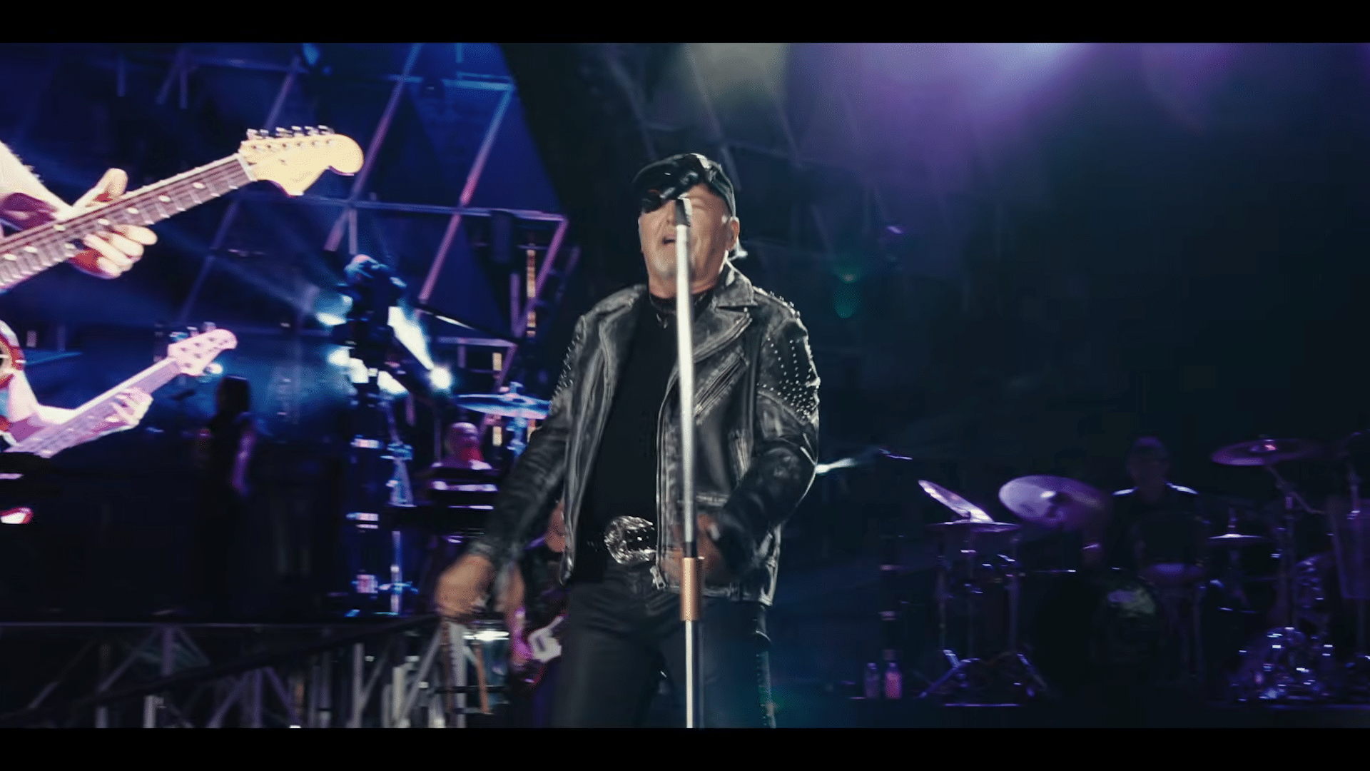 Vasco rossi pubblica una nuova canzone per lei live 2026