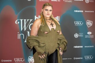 Bigmama con la corona d’alloro dopo la laurea al politecnico di milano