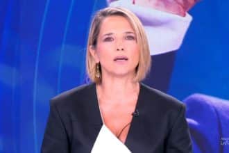 Francesca barra durante una conduzione televisiva su rete 4