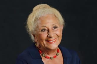Ritratto di isa danieli, attrice napoletana legata a teatro, cinema e fiction rai