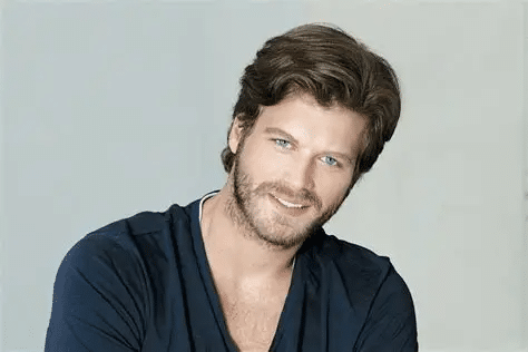 Kıvanç tatlıtuğ doveva diventare cestista, poi cambiò tutto Kıvanç tatlıtuğ doveva diventare cestista, poi cambiò tutto