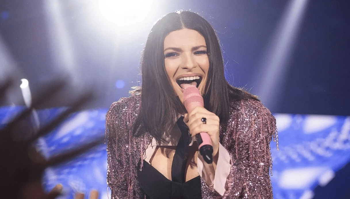 Laura pausini canterà ai mondiali 2026 con robbie williams: cosa farà alla finale