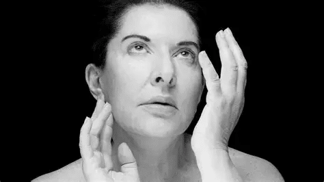 Marina abramović a venezia: cosa mostra la retrospettiva 2026