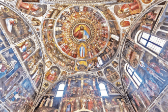 Nel cuore di padova, nascosto tra la cattedrale e il battistero, è tornato accessibile uno spazio rimasto a lungo ai margini dei percorsi turistici cittadini. Il nuovo giardino del battistero della cattedrale, corrispondente all’antico chiostro dei canonici, è stato inaugurato il 9 luglio 2026 dopo un complesso intervento di recupero.