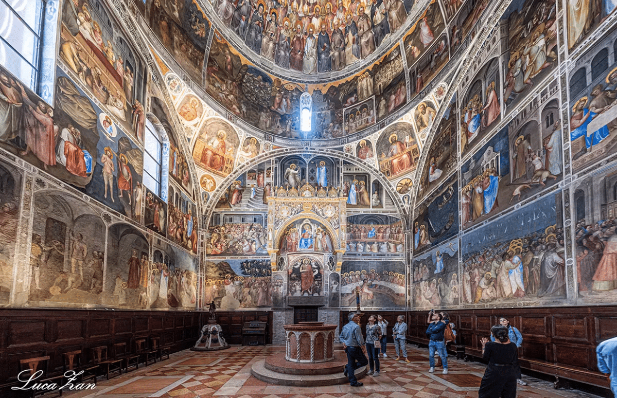 Nel cuore di padova, nascosto tra la cattedrale e il battistero, è tornato accessibile uno spazio rimasto a lungo ai margini dei percorsi turistici cittadini. Il nuovo giardino del battistero della cattedrale, corrispondente all’antico chiostro dei canonici, è stato inaugurato il 9 luglio 2026 dopo un complesso intervento di recupero.