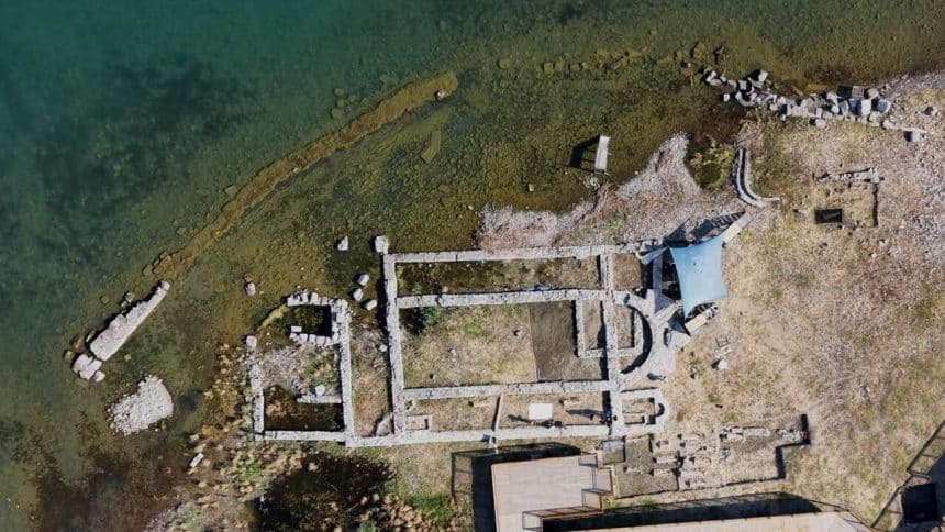 Resti archeologici della basilica di nicea nell’area del lago di i̇znik in turchia