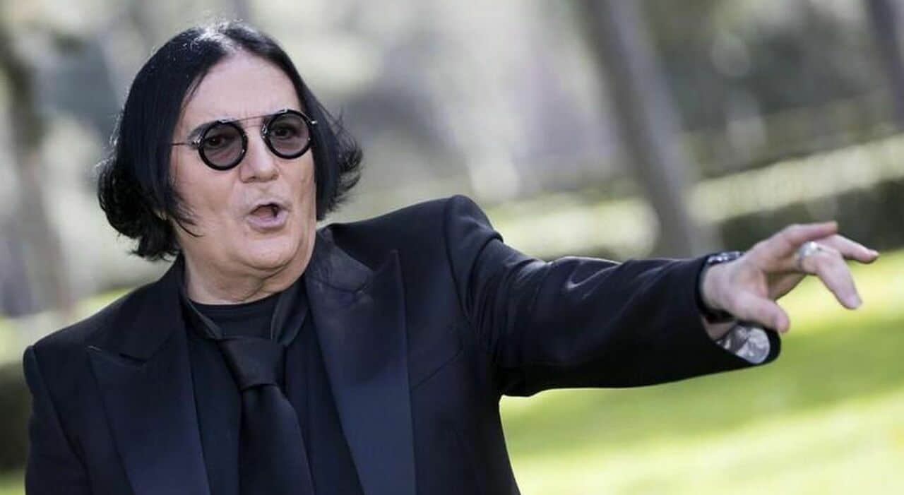 Renato zero durante l’apertura del puntasacra film fest all’idroscalo di ostia