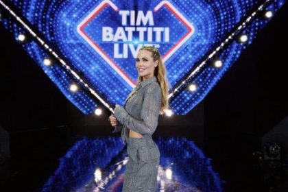 Ilary blasi conduce tim battiti live 2026 sul palco allestito a trani