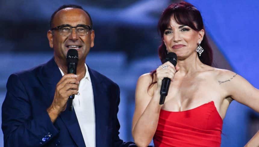 Carlo conti e andrea delogu sul palco di tim summer hits 2026 a roma