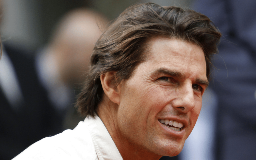 Tom cruise compie 64 anni: l'esordio diretto da zeffirelli, chi è il suo doppiatore italiano, come entrò in scientology, 7 segreti