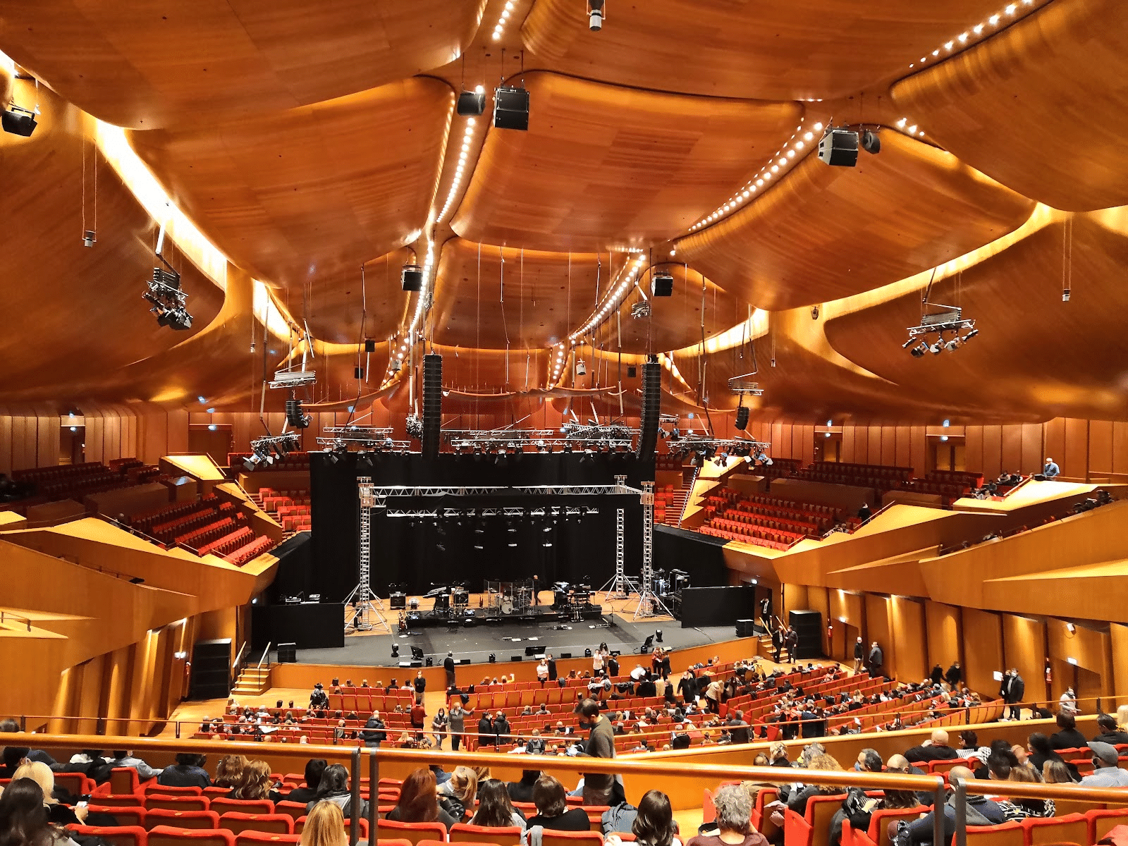Dissonanze 2026 a roma: björk e peggy gou aprono due giorni di elettronica all'auditorium
