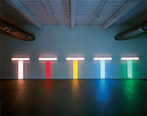 Dan flavin usava il neon? Perché scelse le lampade fluorescenti