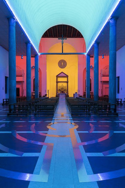Dan flavin usava il neon? Perché scelse le lampade fluorescenti