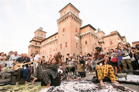 Ferrara buskers festival 2026: orari, biglietti, parcheggi e strade chiuse