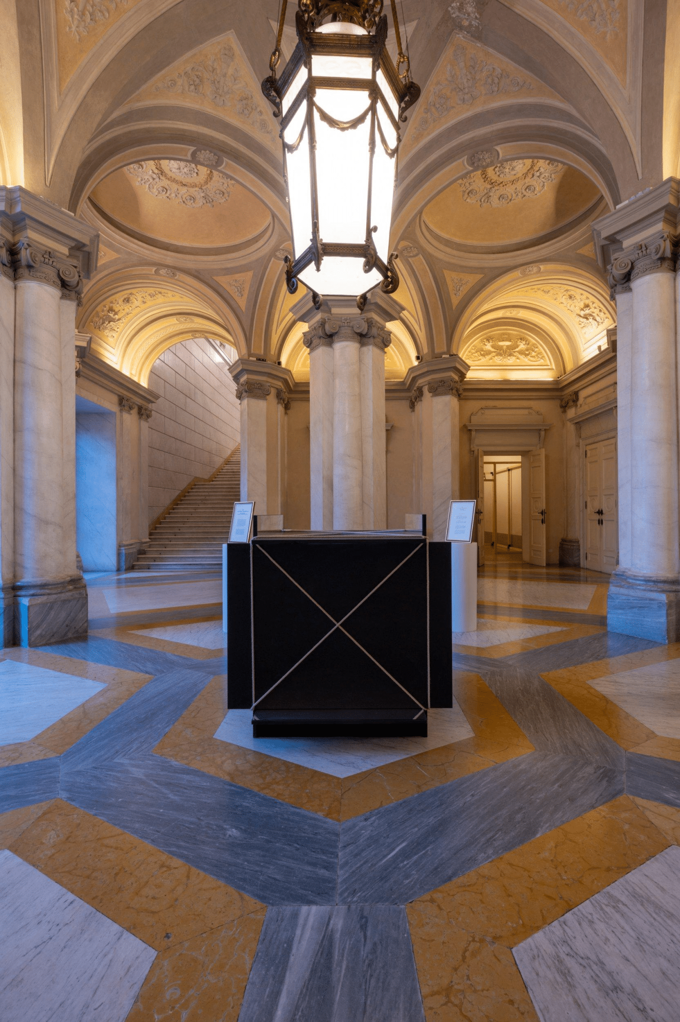 Michelangelo pistoletto a monza: cosa vedere nella mostra ur-ra alla villa reale