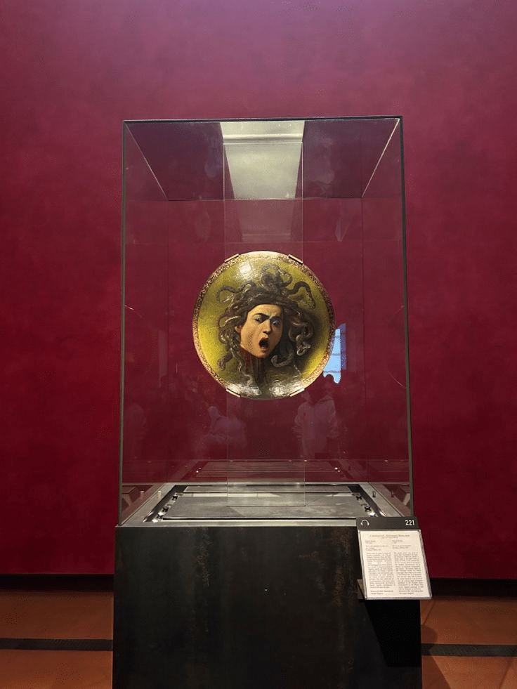 Perché caravaggio dipinse medusa? La storia dello scudo più inquietante degli uffizi