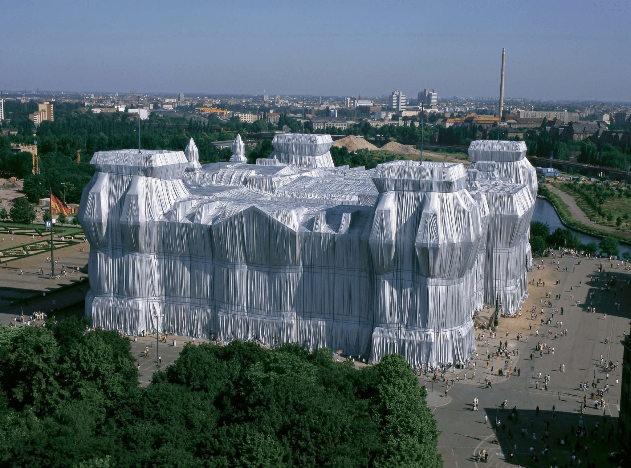Perché christo impacchettava i monumenti? Il significato delle opere di christo e jeanne-claude