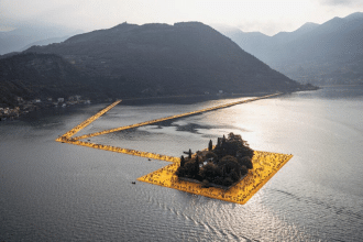 Perché christo impacchettava i monumenti? Il significato delle opere di christo e jeanne-claude