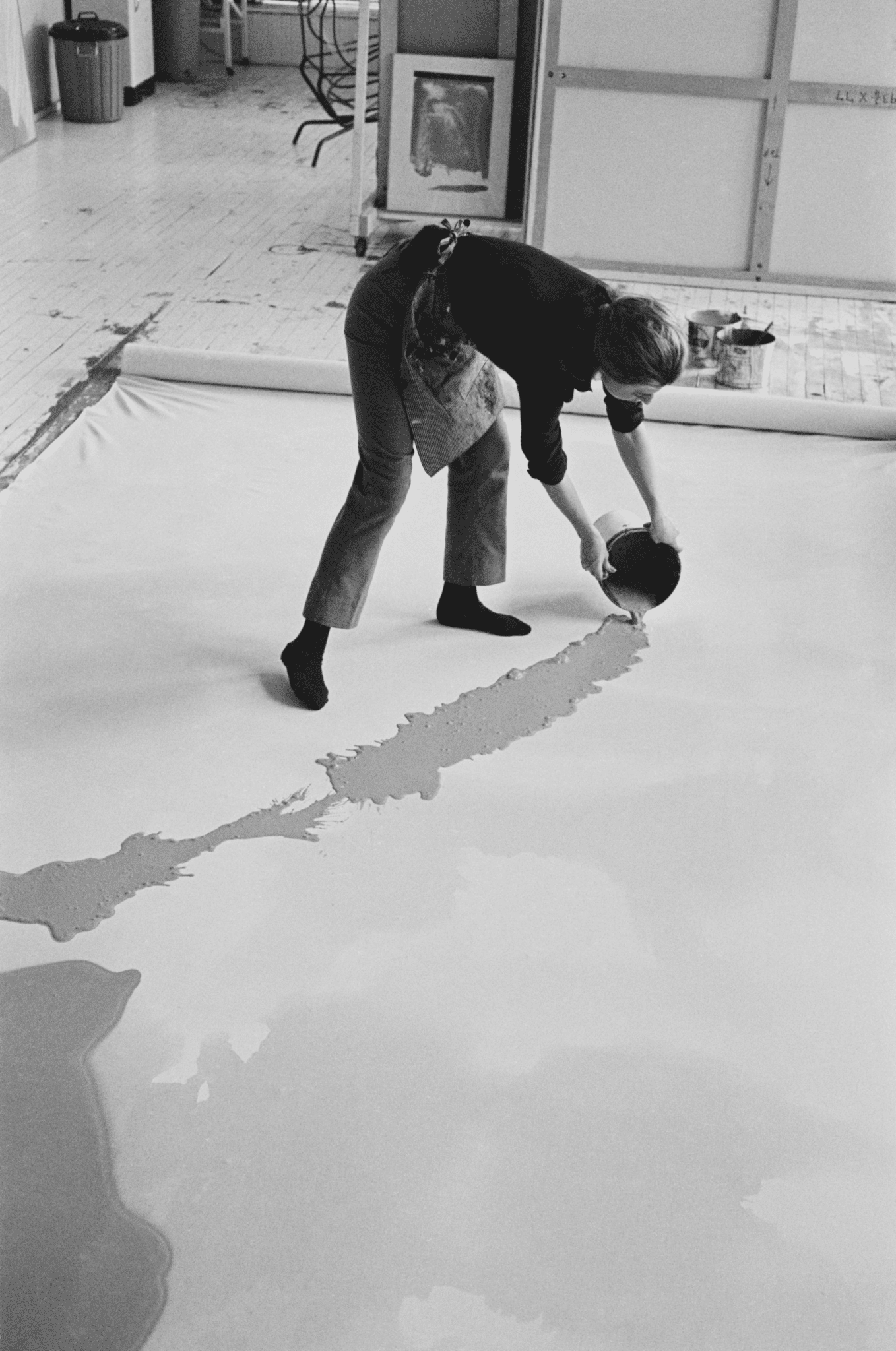 Perché helen frankenthaler dipingeva su tela non preparata? Come funziona la tecnica soak-stain