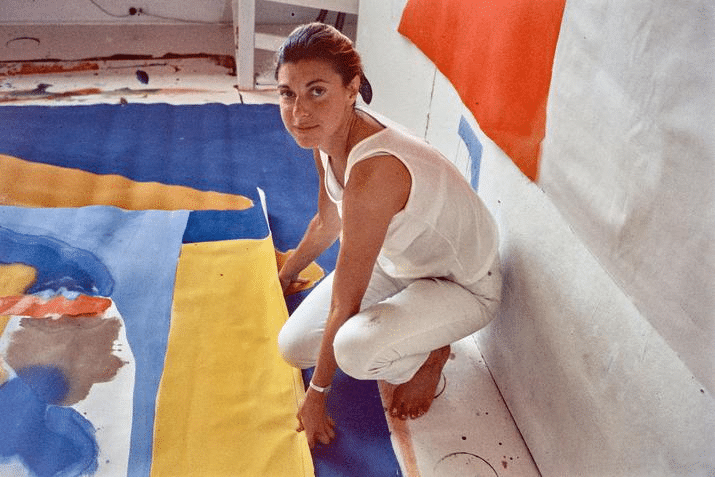 Perché helen frankenthaler dipingeva su tela non preparata? Come funziona la tecnica soak-stain