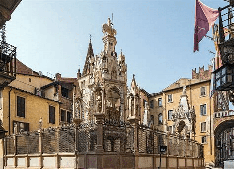 Perché la statua di cangrande sorride? Il significato del sorriso a castelvecchio