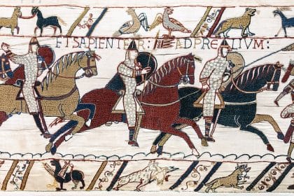 Arazzo di bayeux, scena della battaglia di hastings con cavalieri e arcieri normanni
