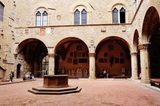 Cortile del museo nazionale del bargello a firenze