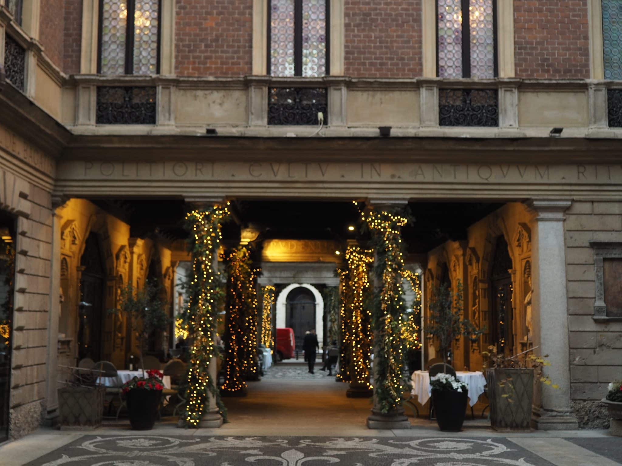 Interno del museo bagatti valsecchi a milano