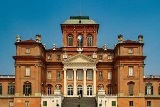 Castello reale di racconigi, sede della mostra specchi del giappone
