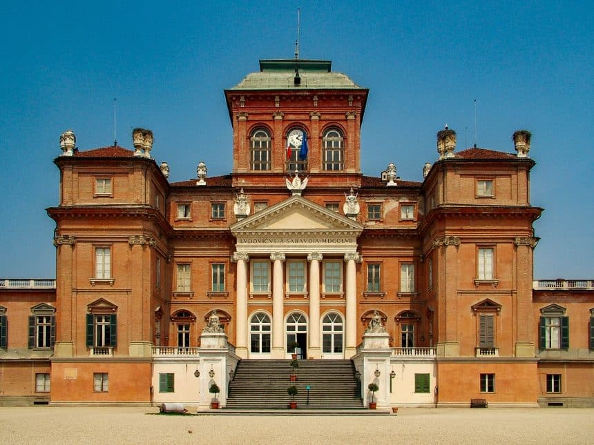Castello reale di racconigi, sede della mostra specchi del giappone