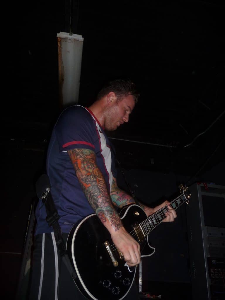Chad gilbert dei new found glory alla chitarra nel 2010