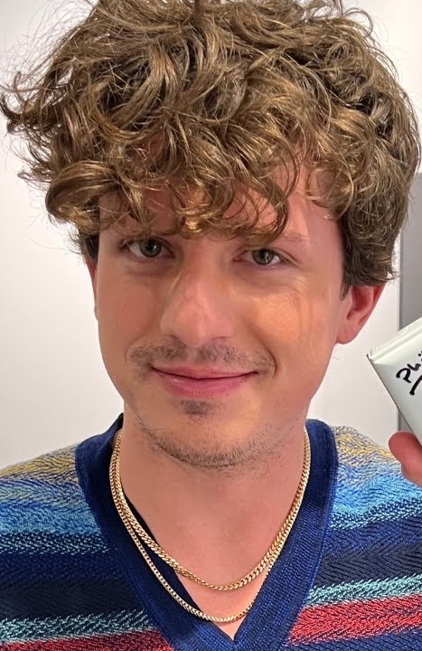 Charlie puth in un ritratto del 2022