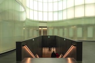 Agorà del mudec di milano, sede della mostra di charmaine poh nel 2026