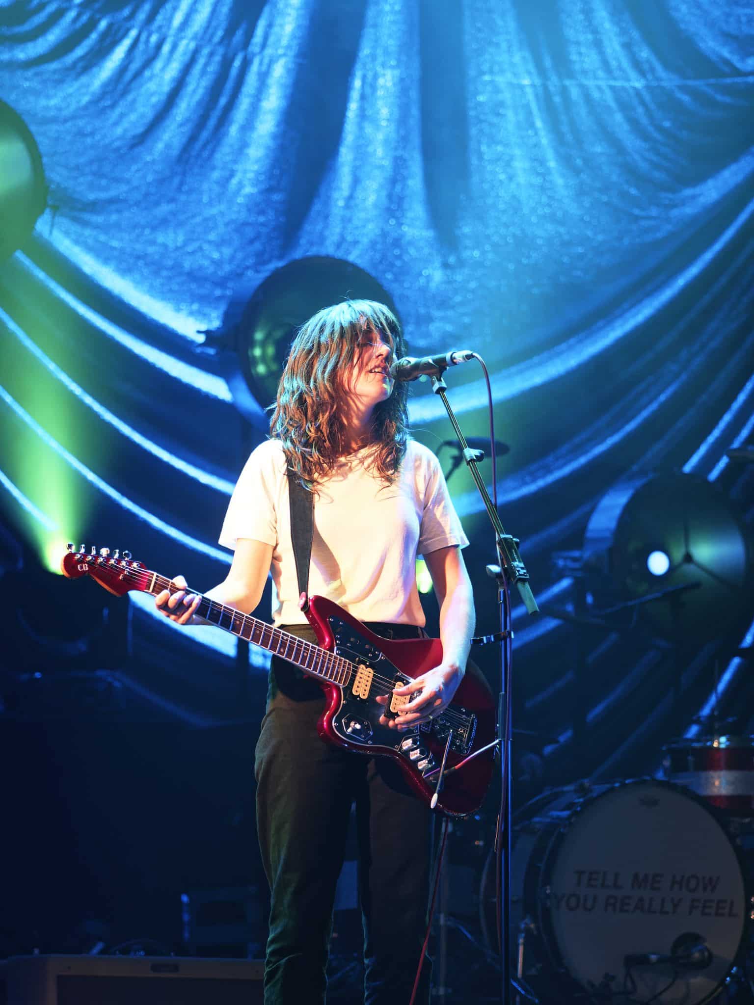 Courtney barnett durante un concerto