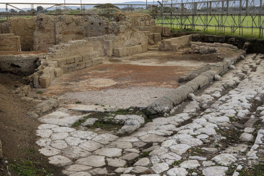 Via traiana nel parco archeologico di egnazia