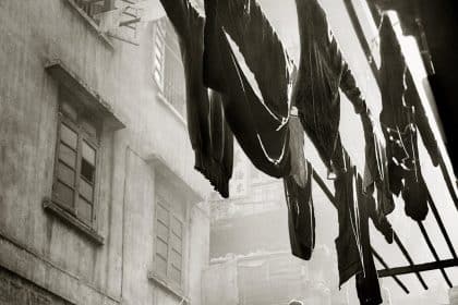 Fan ho, street scene, fotografia esposta a palazzo falletti di barolo a torino