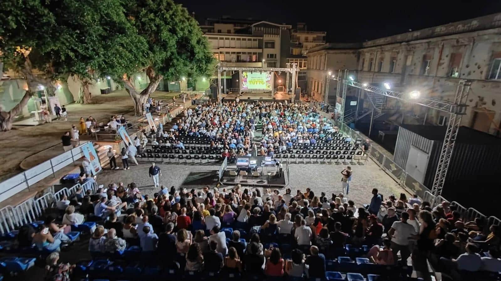 Giardino corallo di messina, palco coperto