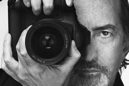 Giovanni gastel con la macchina fotografica