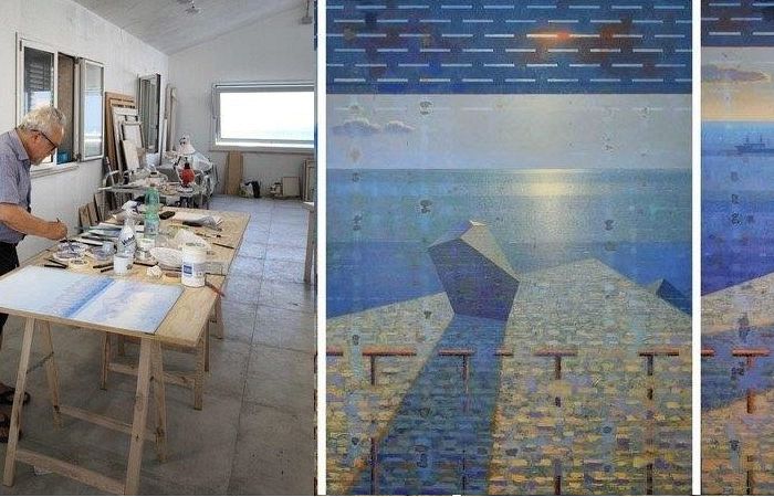 Giuseppe modica nel suo studio con una delle opere dedicate al mare