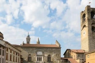 Landscape festival bergamo 2026, render del green dehors in piazza vecchia