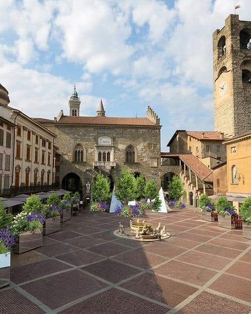 Landscape festival bergamo 2026, render del green dehors in piazza vecchia