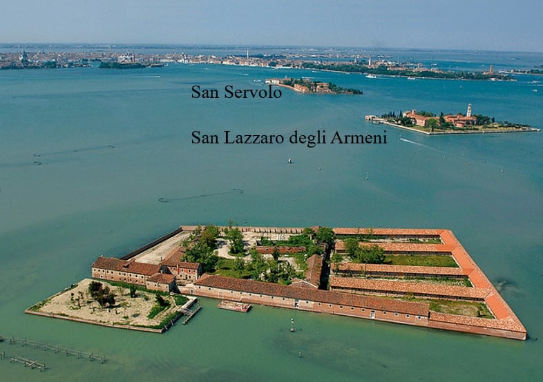 Veduta aerea del lazzaretto vecchio nella laguna di venezia