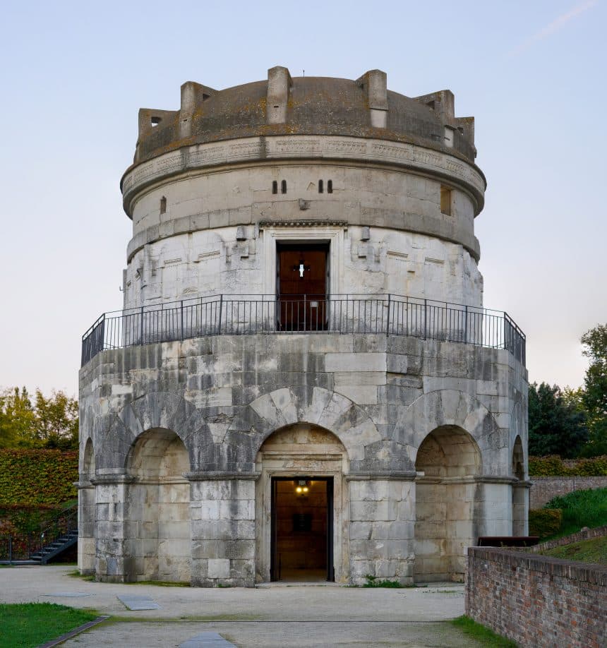 Mausoleo di teodorico a ravenna visto dall'esterno