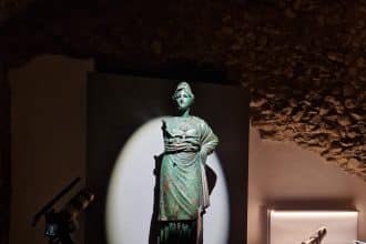 Minerva di arezzo esposta al museo archeologico nazionale gaio cilnio mecenate