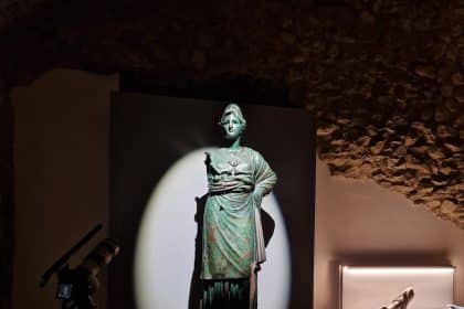 Minerva di arezzo esposta al museo archeologico nazionale gaio cilnio mecenate