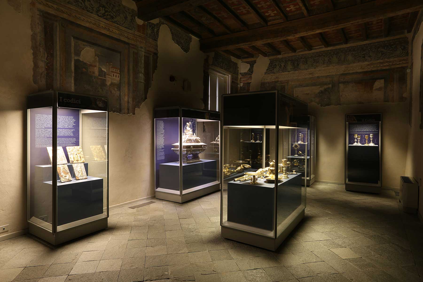 Museo del tesoro del duomo di vercelli sala espositiva