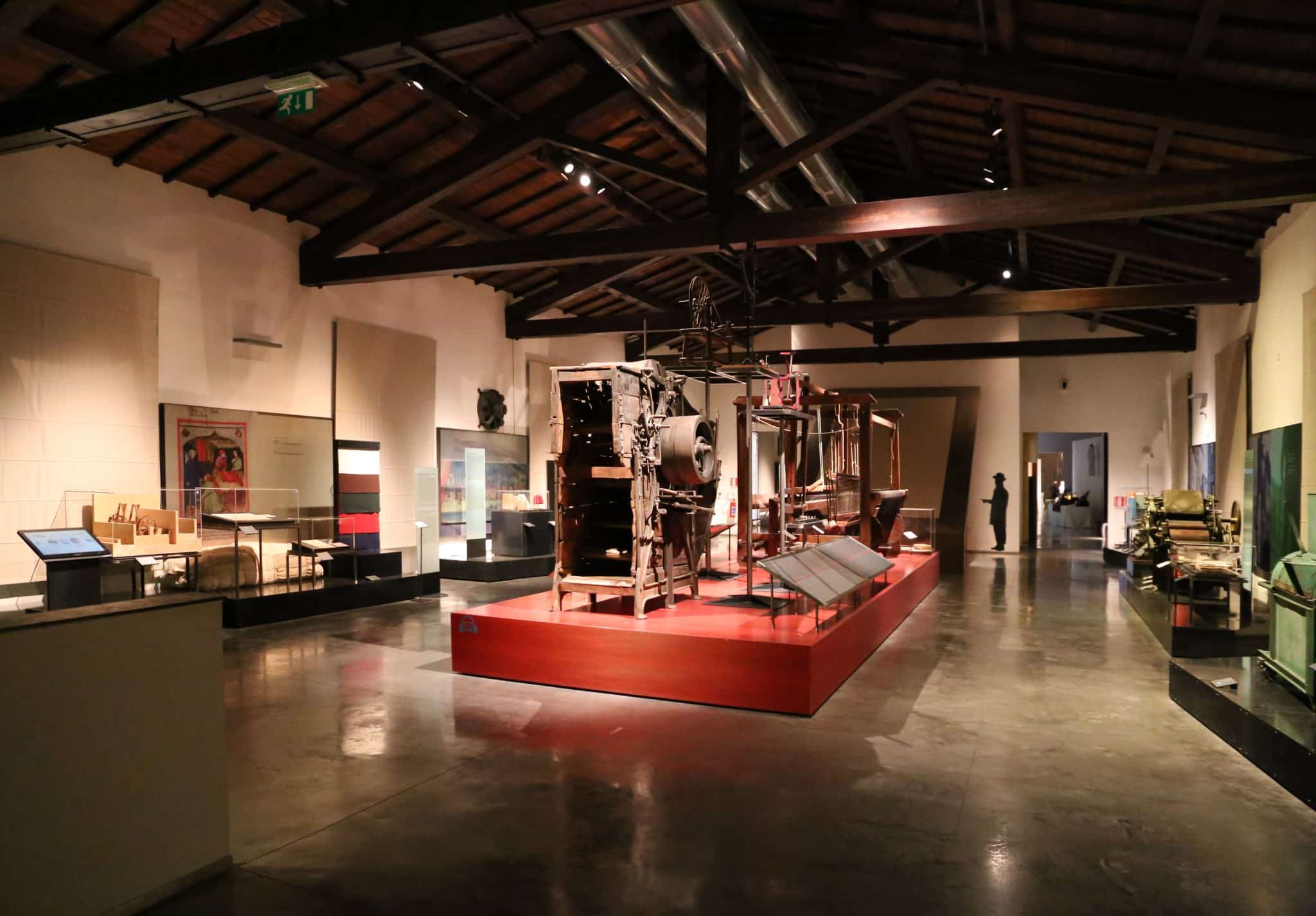 Interno del museo del tessuto di prato