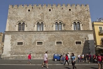 Palazzo corvaja a taormina, sede della mostra di corrado cagli