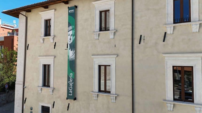 Palazzo farinosi branconi riaperto all'aquila nel 2026